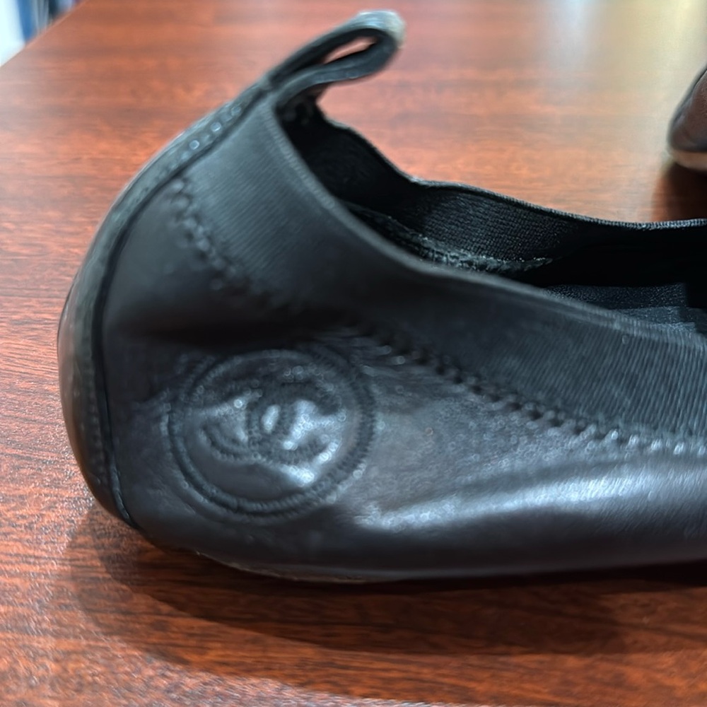 Chanel ballet shoes. Size 41
Loved, but still look sharp!